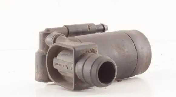 Ford Mondeo Mk III Windscreen/windshield washer pump 1S7117K624FC 123060