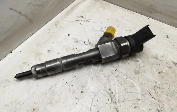 Renault Trafic II (X83) Fuel injector 0445110110B