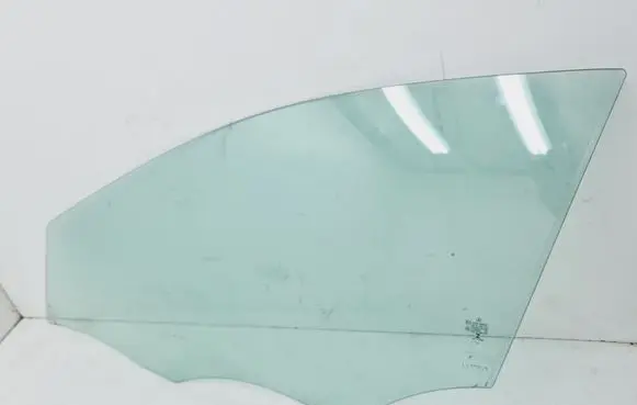 Mercedes-Benz A W176 Front door window glass four-door