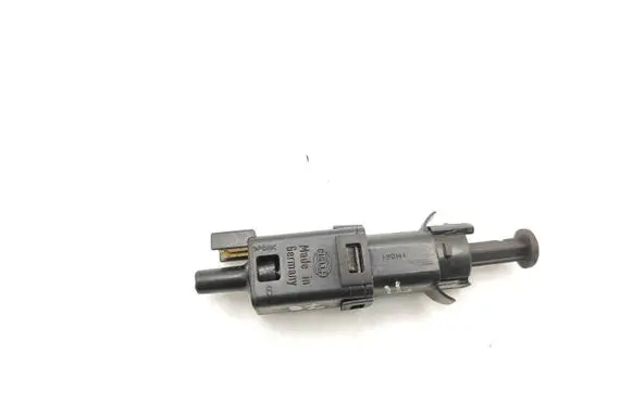 Volvo S70 V70 V70 XC Brake pedal sensor switch 9146505