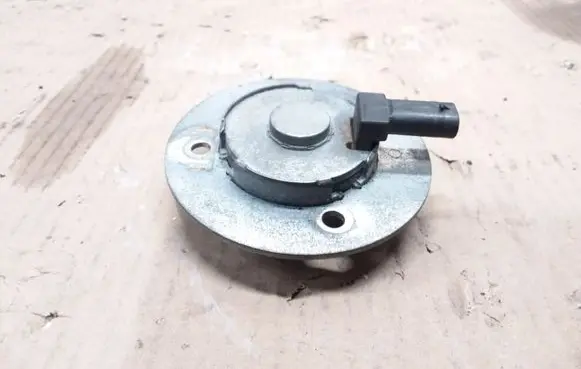 Audi A3 S3 A3 Sportback 8P Camshaft vanos timing valve 06J109259A