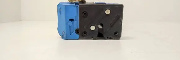 Volvo V70 Front door lock 8650546