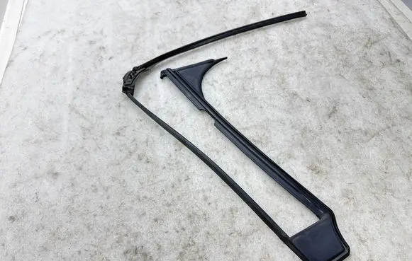 Tesla Model X Rubber seal front door window/glass 103215200C