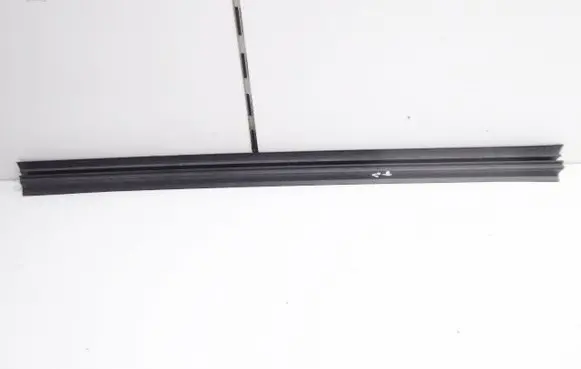 Nissan Qashqai Rear door windshield rail 