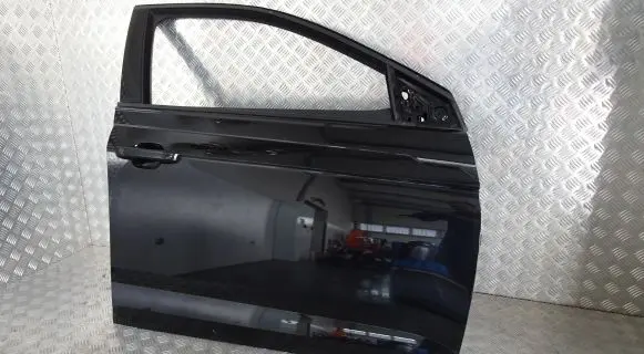 Volkswagen Taigo Front door