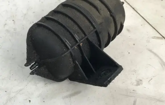 BMW 5 E39 Vacuum air tank 2247620 6652247620