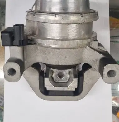 Audi A8 S8 D4 4H Engine mount bracket 4H0199256