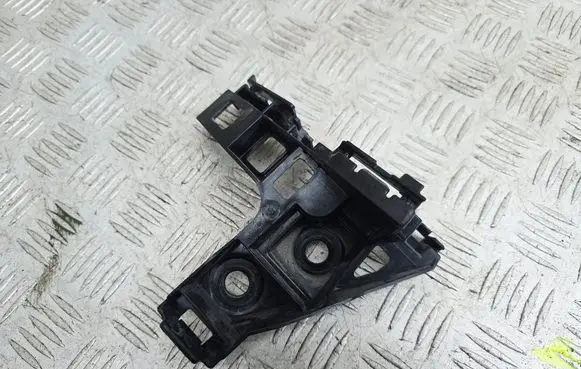 Rear bumper mounting bracket