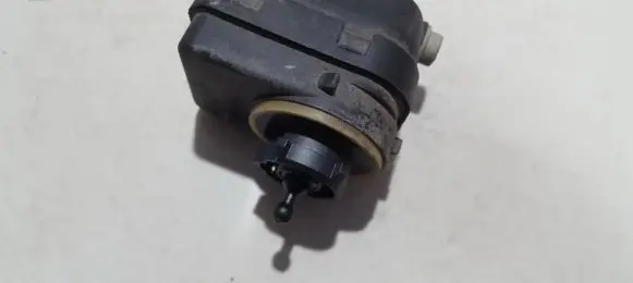 Headlight level adjustment motor