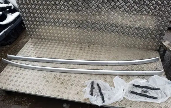 Toyota Avensis T270 Roof bar rail