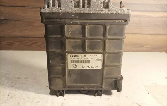 Volkswagen PASSAT B4 Engine control unit/module 0281001411412 028906021DD 28SA2669
