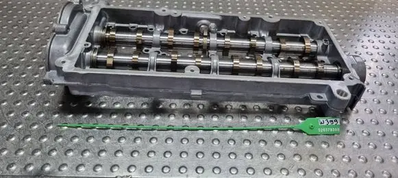 Volkswagen PASSAT B8 Camshaft S26378399 04L103308F 04L103292H