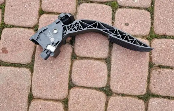 Opel Insignia B Accelerator throttle pedal 84656710