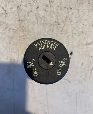 Passenger airbag on/off switch