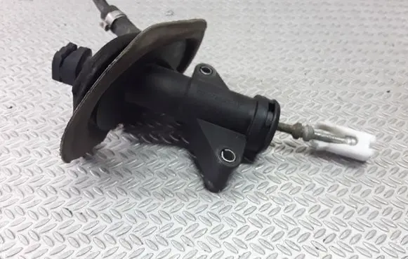 Jaguar X-Type Clutch master cylinder 1S717A543AE