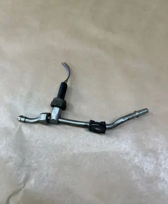 BMW 3 E90 E91 Fuel pressure sensor 7547883 17H9MX11