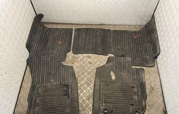 Toyota Hilux (AN10, AN20, AN30) Car floor mat set 