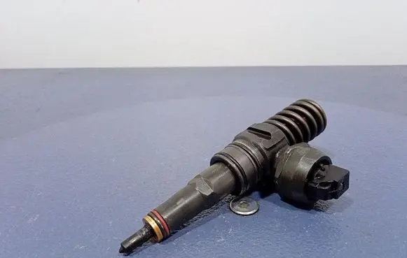 Audi A4 S4 B7 8E 8H Fuel injector 038130073BJ