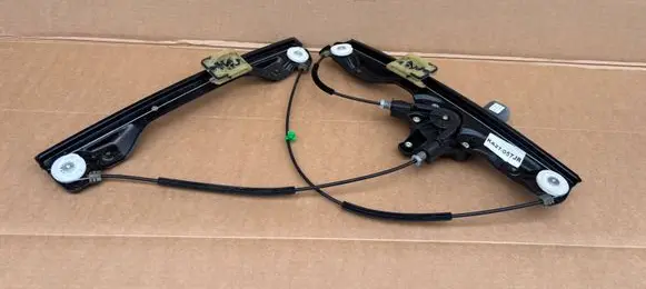 Opel Adam Front door manual window regulator 13350349