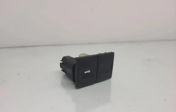 Ford Mondeo Mk III Tailgate opening switch D3L0A