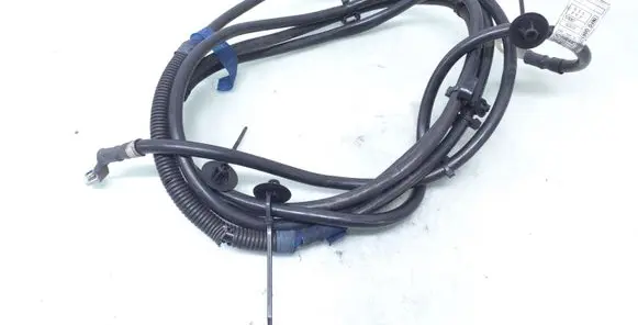 Mercedes-Benz CLS C218 X218 Positive cable (battery) A2124403838