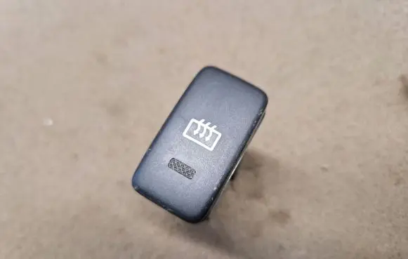 Toyota Hilux (AN10, AN20, AN30) Windscreen/window heater switch