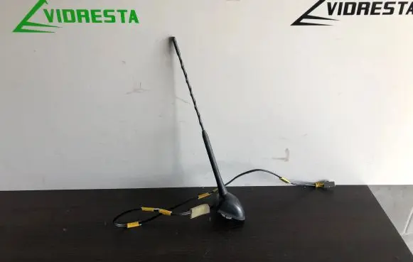 Nissan Leaf I (ZE0) Radio antenna 
