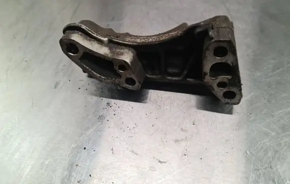 Peugeot 206 Engine mounting bracket 9643574880