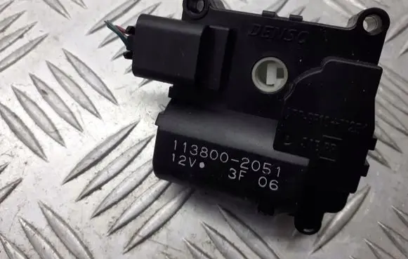 Toyota Corolla E120 E130 A/C air flow flap actuator/motor 113800-2051