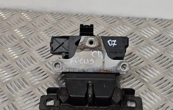 Loading door lock