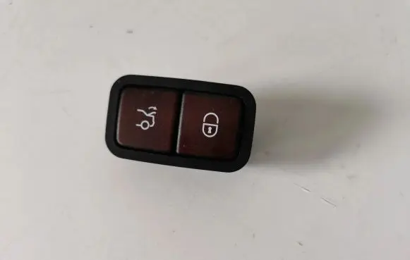 Mercedes-Benz C W205 Tailgate/boot open switch button 2206211479