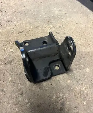 Hyundai Tucson JM Gearbox mounting bracket
