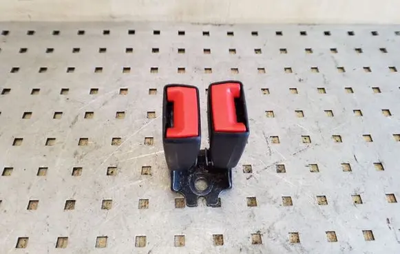 Ford Focus Rear seatbelt buckle 34068897