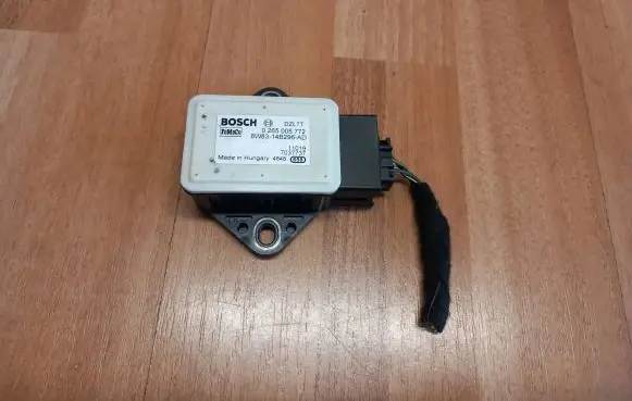 Jaguar XF X250 ESP (stability system) control unit 8W8314B296AD 7037737 0265005772