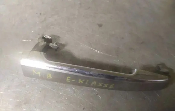 Mercedes-Benz C W202 Front door exterior handle 2027660005