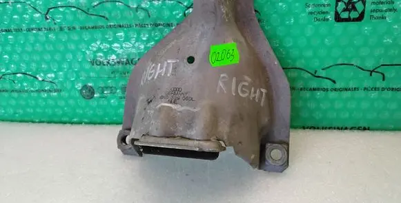 Engine mounting bracket