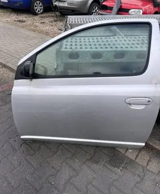 Toyota Yaris Front door 