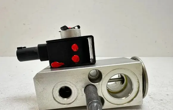 Air conditioning (A/C) expansion valve