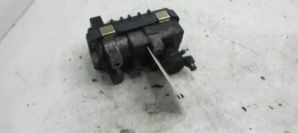 Audi A8 S8 D3 4E Turbo charger electric actuator fd89sE34509