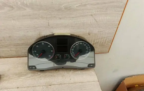 Volkswagen Golf Plus Speedometer (instrument cluster) 1K0920851P
