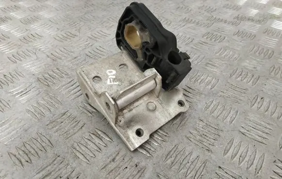 BMW 5 F10 F11 Radiator support slam panel bracket 7186514