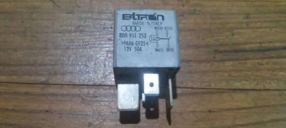 Volkswagen PASSAT B5 Other relay 8d0951253 370