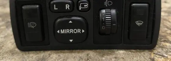 Toyota Avensis T250 Wing mirror switch