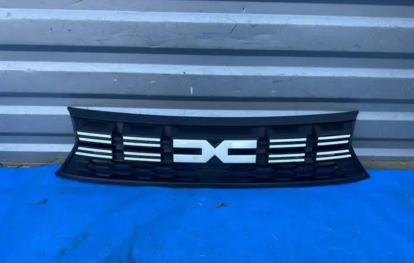 Dacia Duster II Front grill 622547433R 622542302R