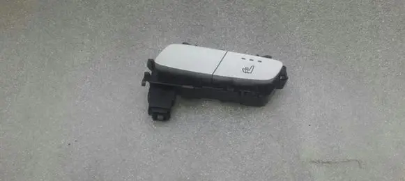 Mercedes-Benz C W205 Seat heating switch A2139057502