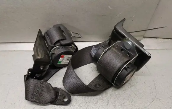 Opel Astra J Rear seatbelt 616569200C