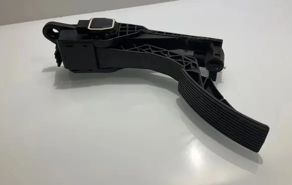 Mercedes-Benz ML W164 Accelerator throttle pedal A1643000104 ZGS007 191007