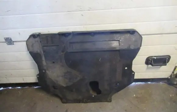 Ford Kuga II Engine splash shield/under tray CU617H403B