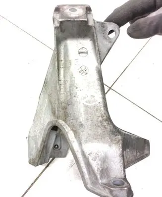 Audi A4 S4 B6 8E 8H Engine mounting bracket 8E0199308D