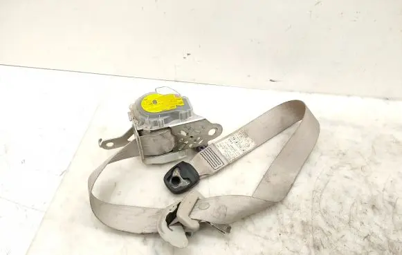 Subaru Outback Front seatbelt 7S1610P